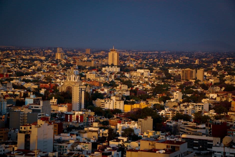 Ciudad al atardecer, en el chat de Villa Corona