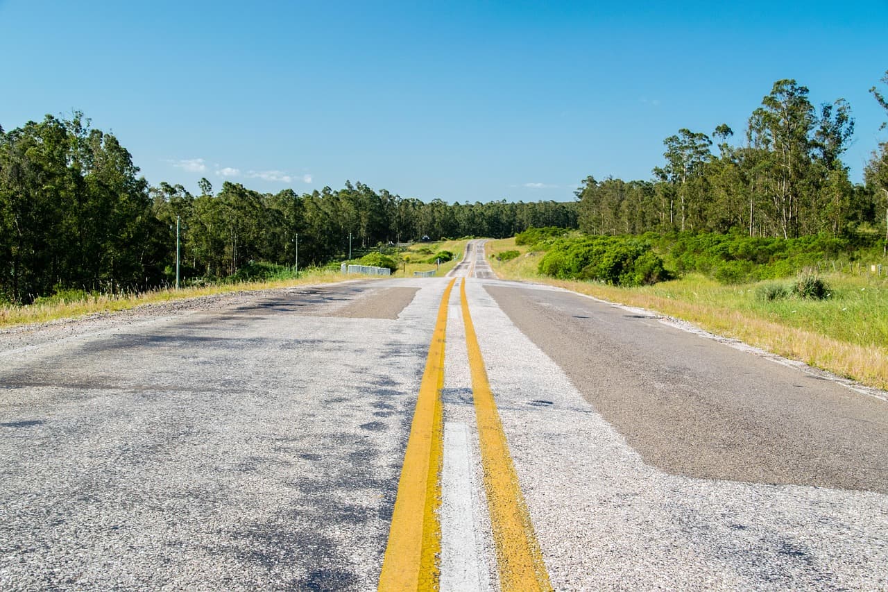 Carretera de Uruguay entre campos, en el chat de Dolores