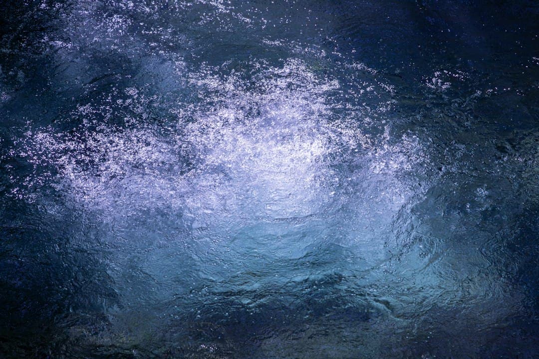 Gran masa de agua bajo el cielo, en el chat de Guatuso
