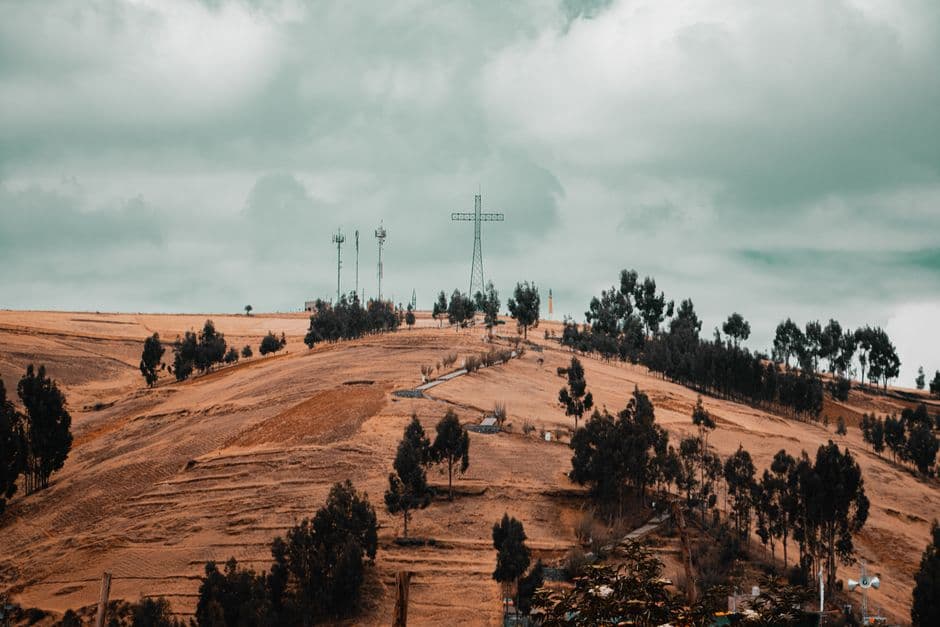 Nubes sobre una colina, en el chat de Andoas