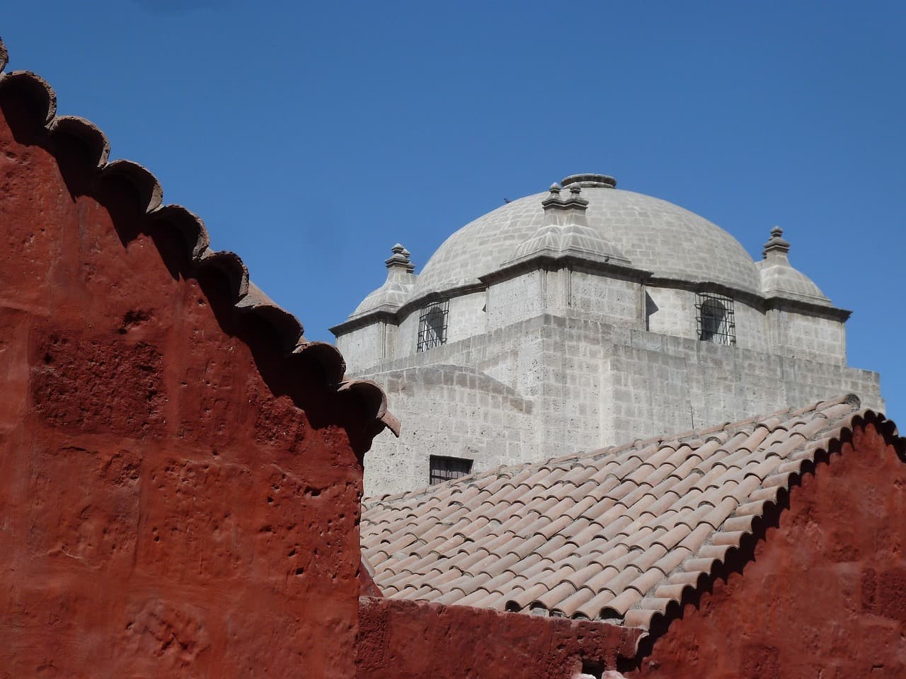 Edificio de un monasterio en Arequipa, en el chat de Uchumayo