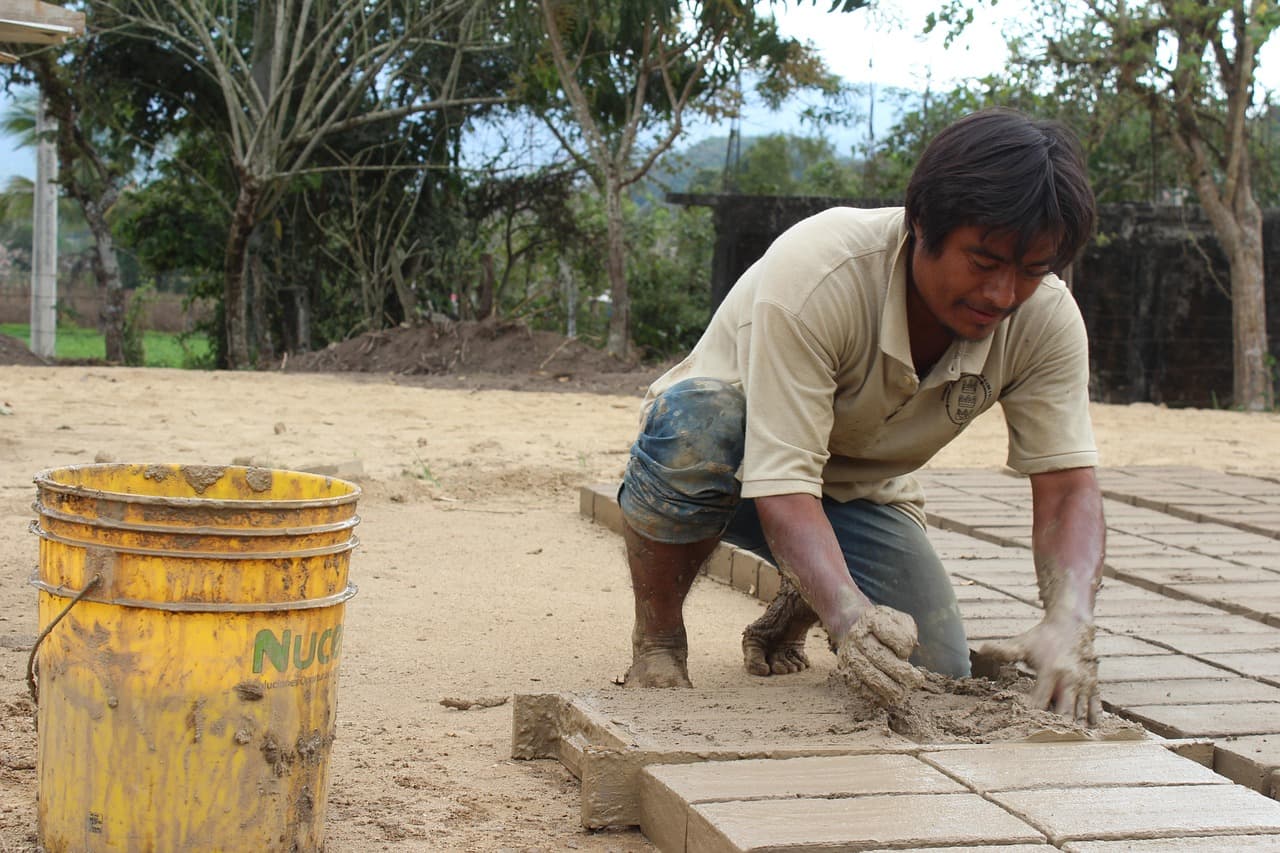 Vivienda humilde de una comunidad chatina de Oaxaca, en el chat de Santos Reyes Nopala