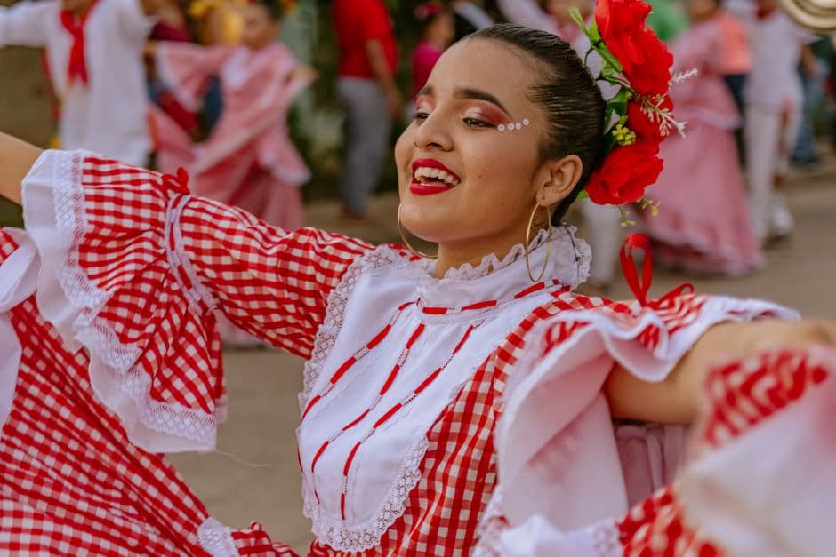 Bailarín durante un festival, en el chat de Nueva Granada