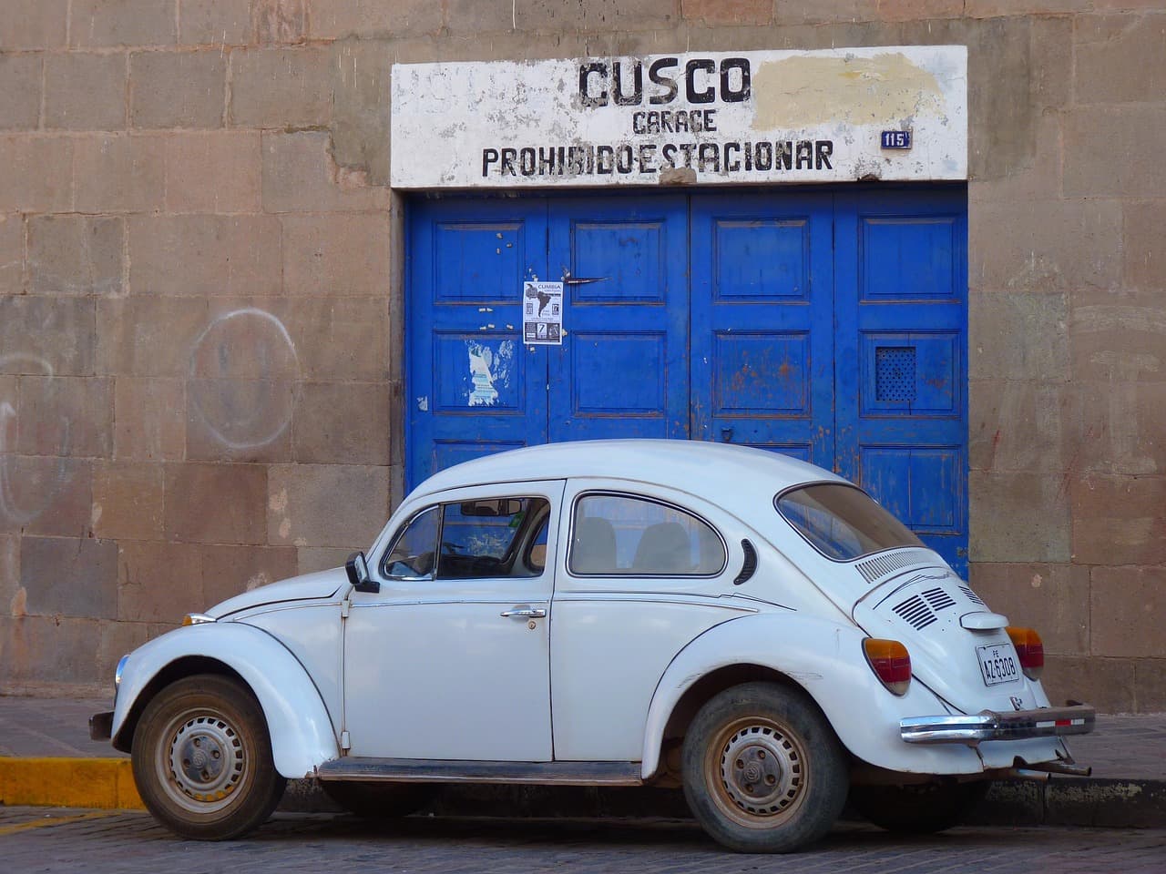 Coche Volkswagen Escarabajo antiguo, en el chat de Uchiza