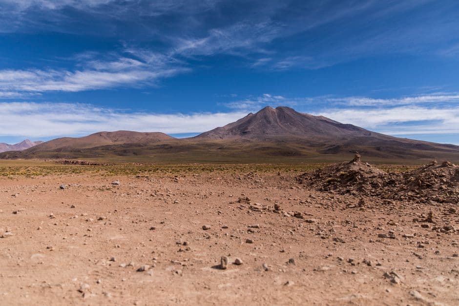 Montaña bajo un cielo azul, en el chat de Vallegrande