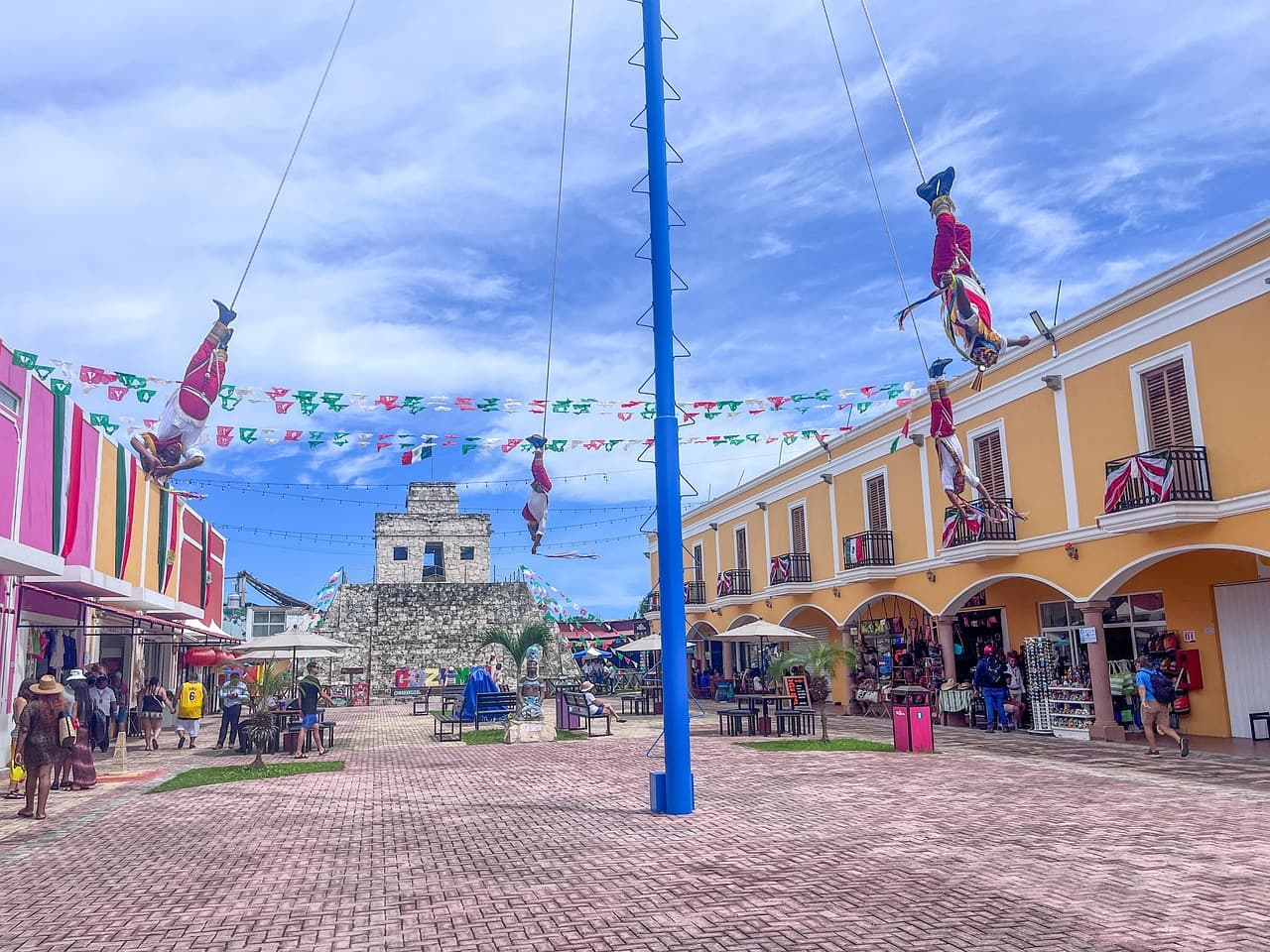 Acróbatas en un espectáculo en México, en el chat de Villamar