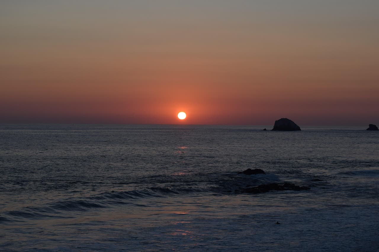 Puesta de sol en una playa de Oaxaca, en el chat de San Juan Lalana