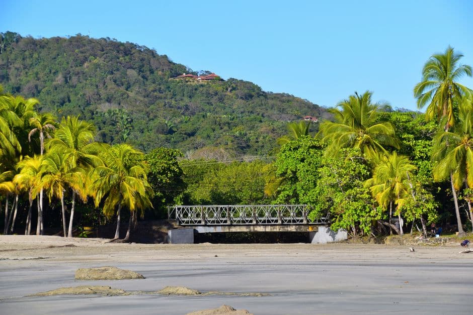 Puente sobre un estero seco, en el chat de Santa Teresa