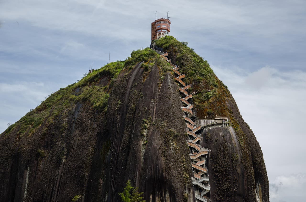 Paisaje turístico de Colombia, en el chat de El Peñol