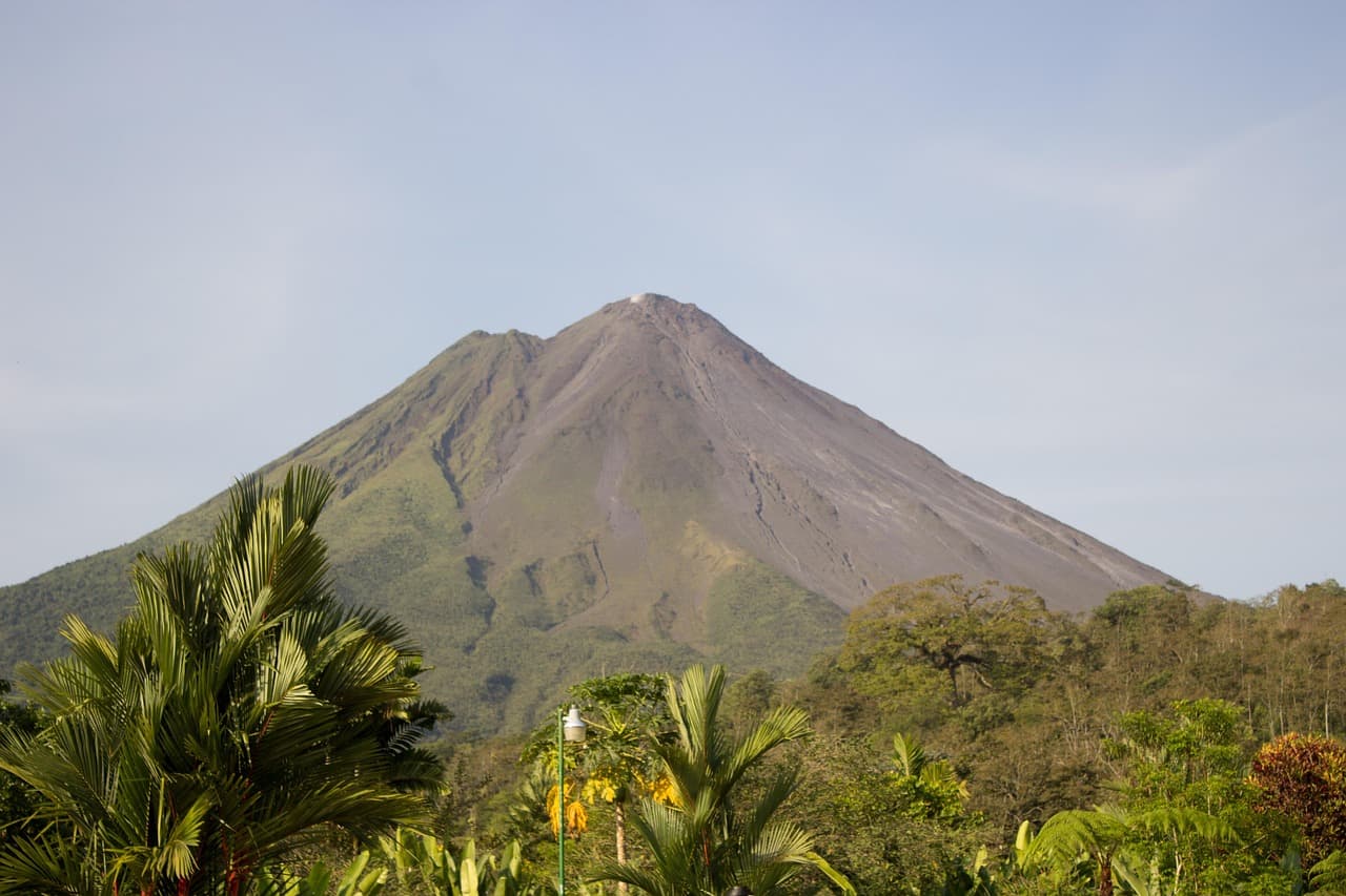 Volcán en plena naturaleza de Costa Rica, en el chat de La Fortuna