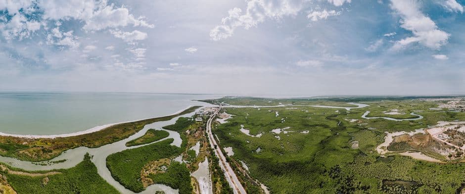 Una carretera junto al mar vista desde un dron, en el chat de Cuyoaco