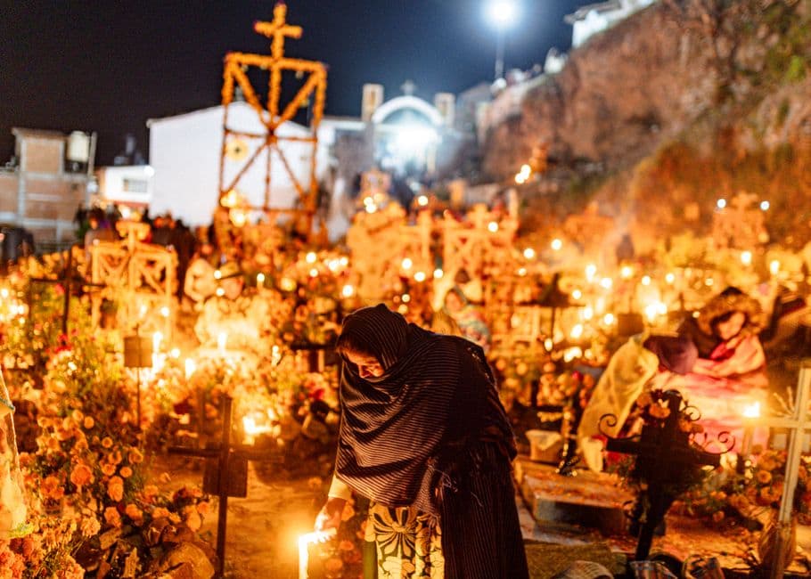 Una celebración colorida del Día de Muertos en México, en el chat de Tuzantla