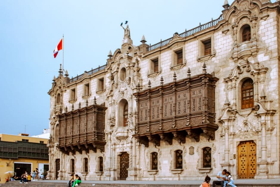 Un palacio en una ciudad de Perú, en el chat de Contamana