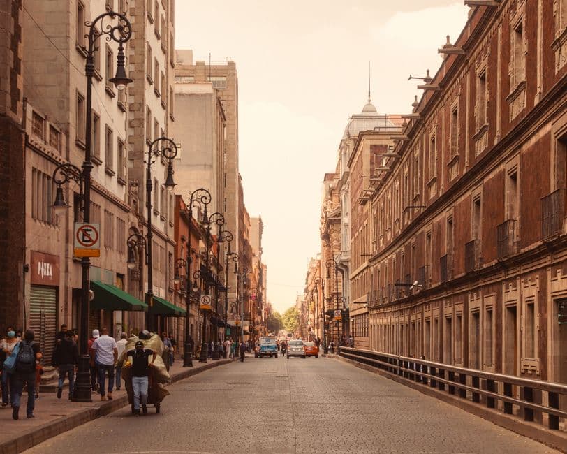 Una calle de una ciudad, en el chat de Nuevo San Juan Parangaricutiro