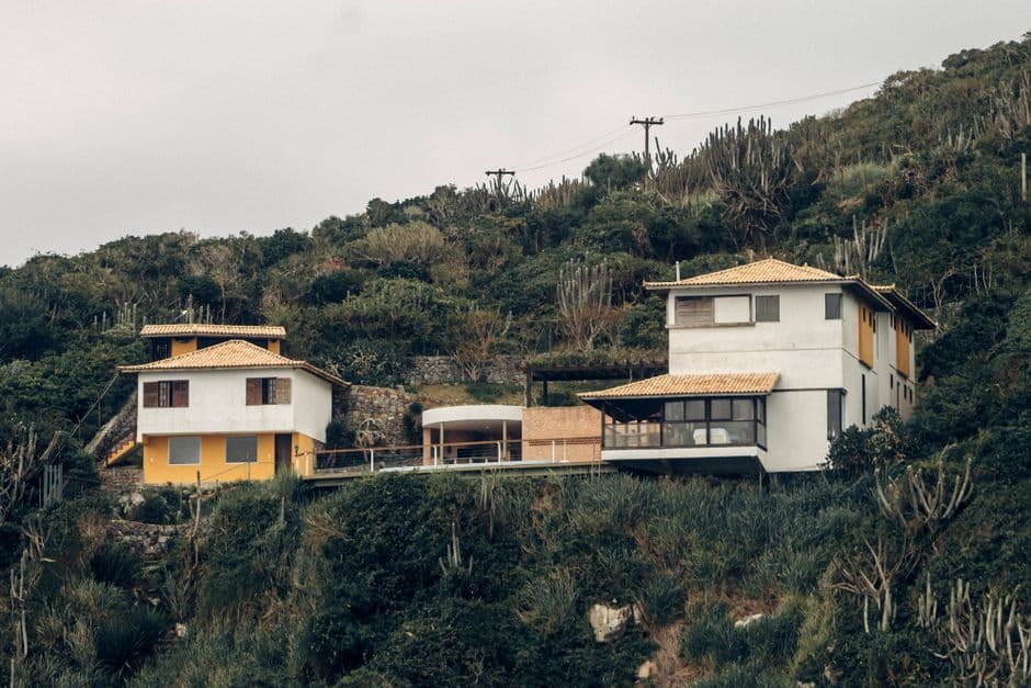 Casa grande sobre una colina, en el chat de Villa Yapacaní