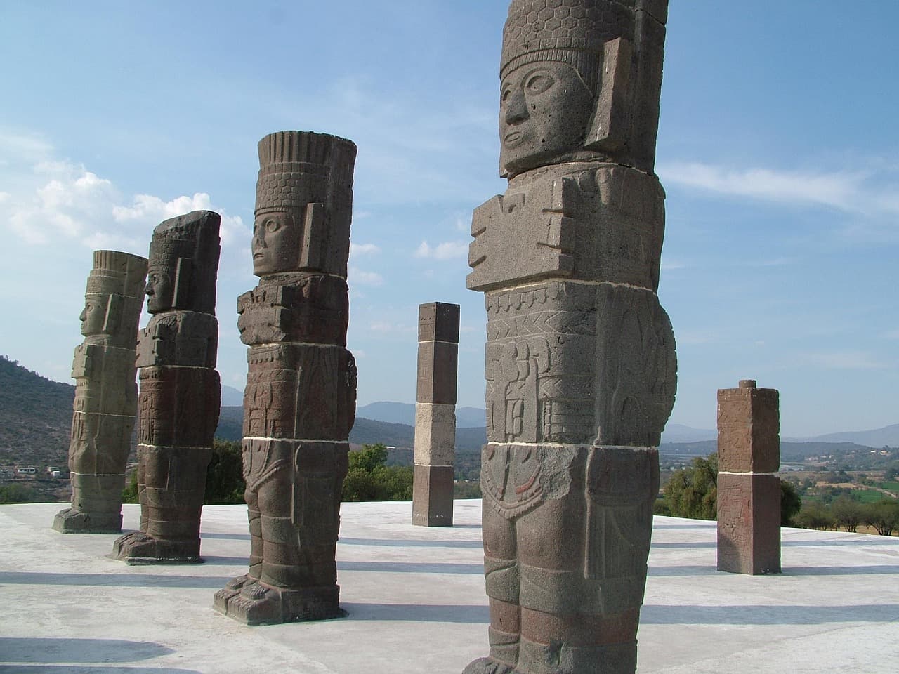 Ruinas arqueológicas con su entorno, en el chat de Unión de Tula