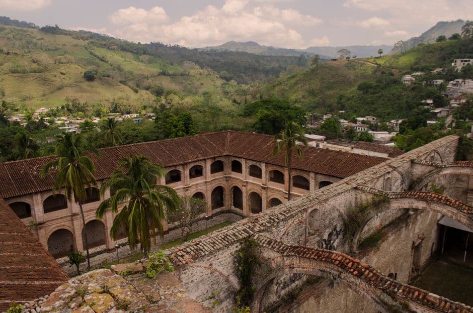 Palacio entre montañas, en el chat de Mitontic
