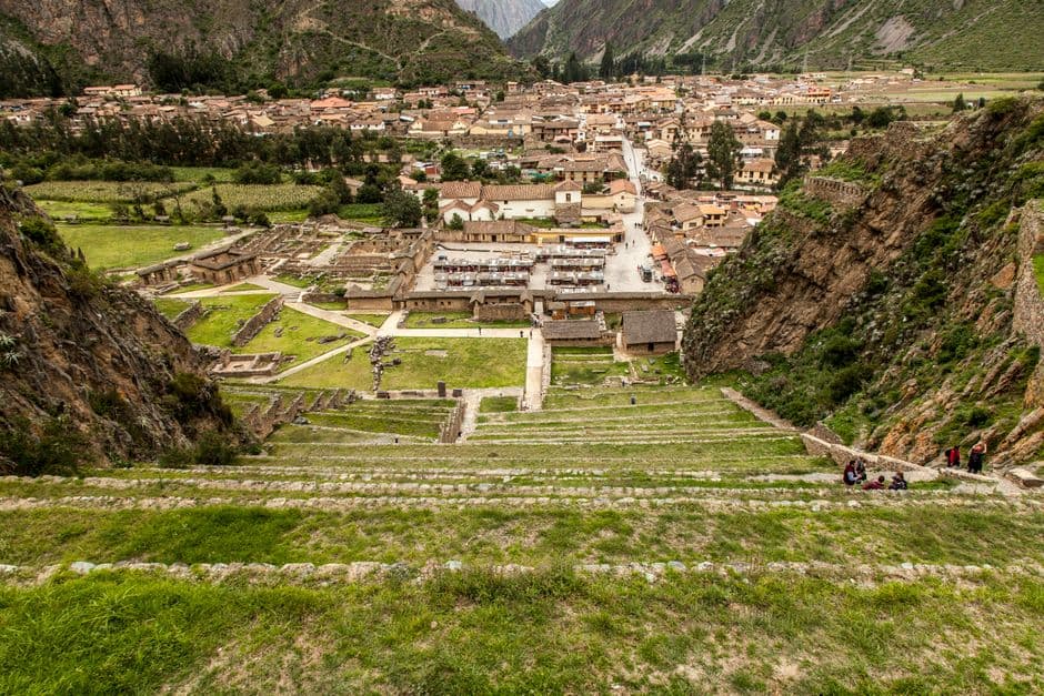 Valle andino de Perú entre montañas, en el chat de Sivia