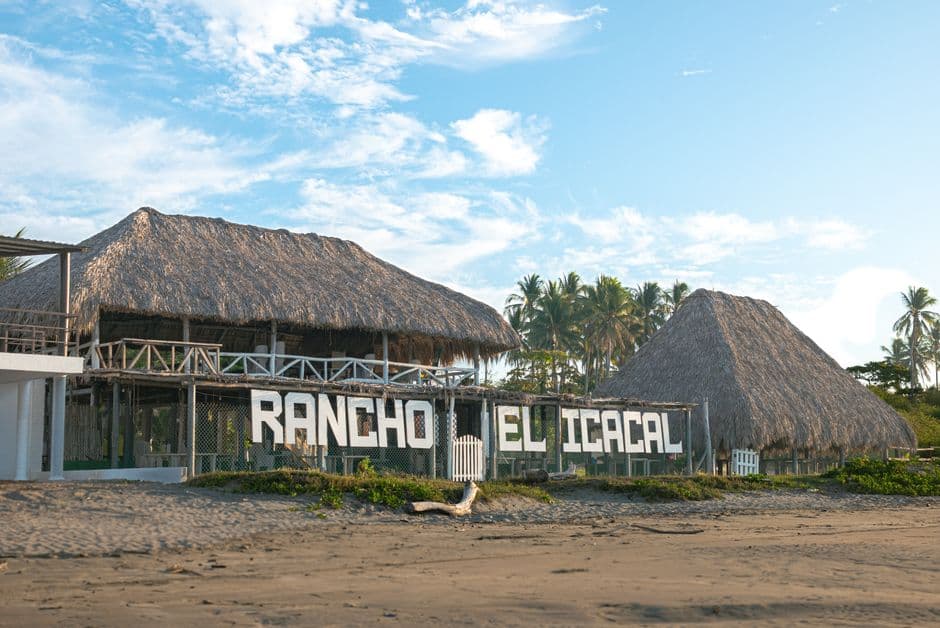 Pequeñas cabañas en la playa, en el chat de Rancho Arriba