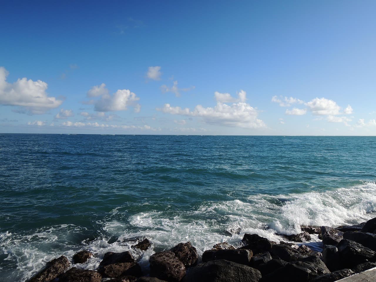 Playa junto al mar en Puerto Rico, en el chat de Cayey