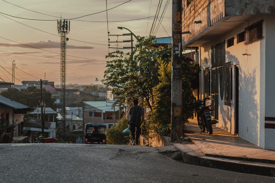 Calle de una ciudad al atardecer, en el chat de Achuapa