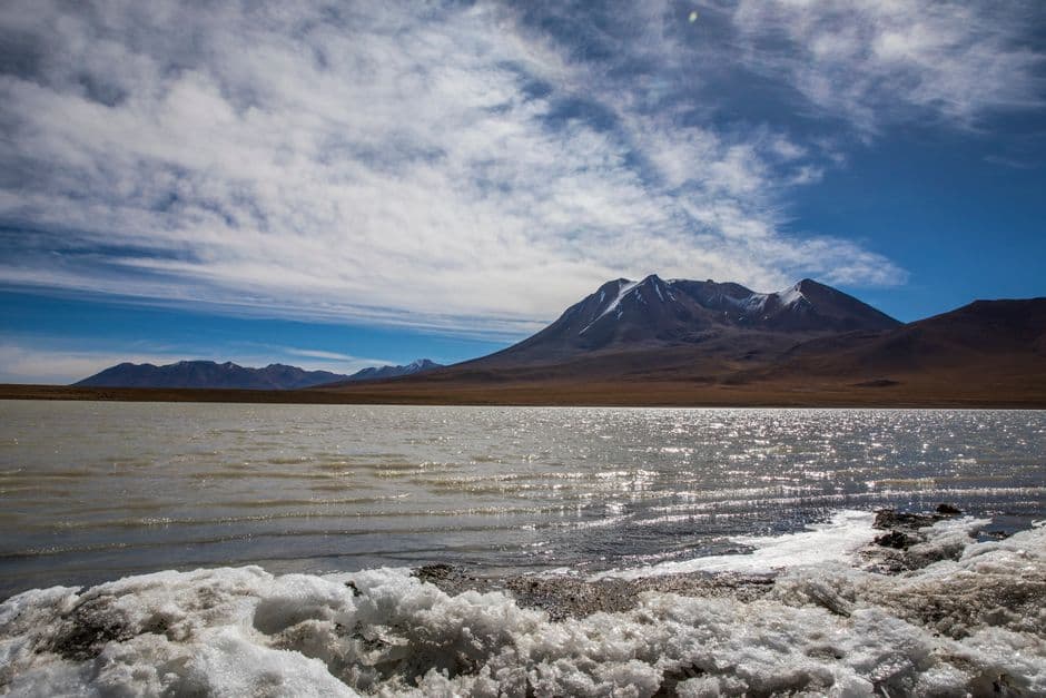 Lago bajo un cielo azul, en el chat de Poroma