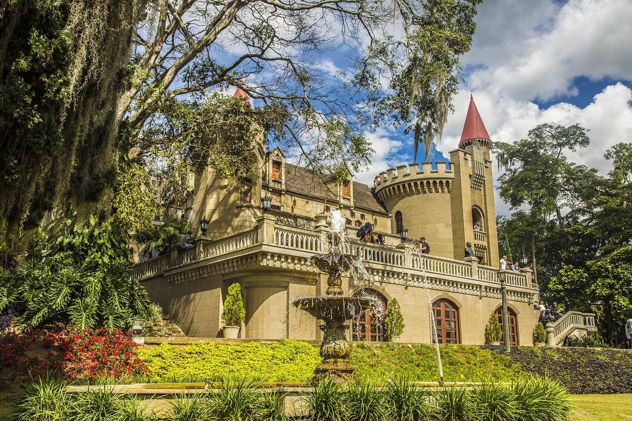 Paisaje de Colombia con un castillo, en el chat de Medio Baudó