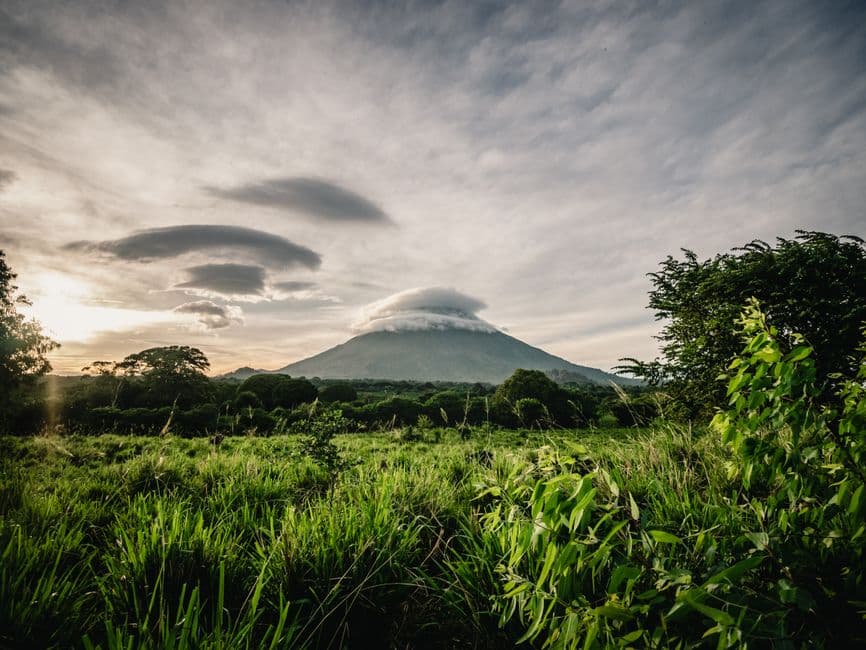 Montaña al amanecer, en el chat de Puerto Morazán