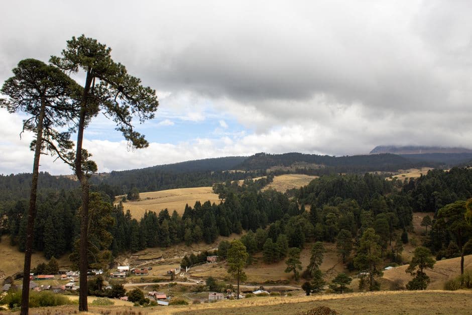 Pueblo en el fondo de un valle, en el chat de Hueyapan
