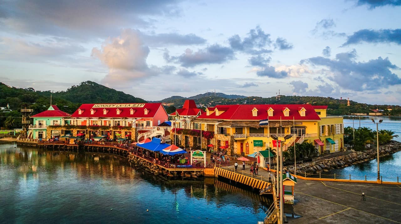 Puerto en la costa de Honduras, en el chat de Santa Elena