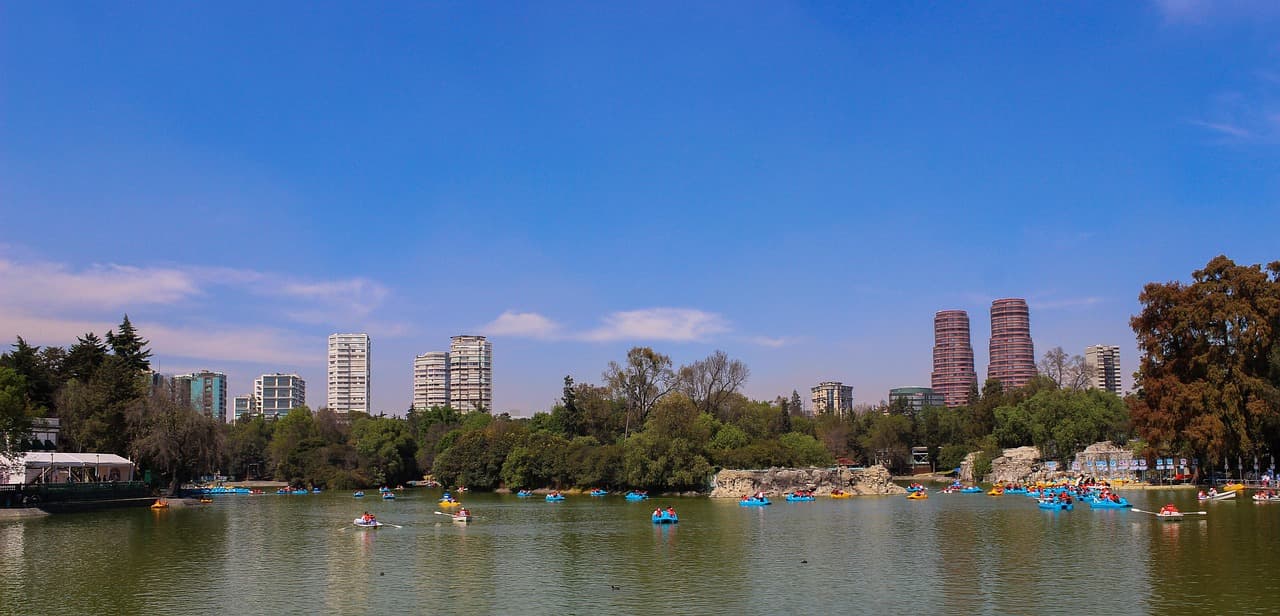 Edificios de una ciudad de México, en el chat de Cocotitlán