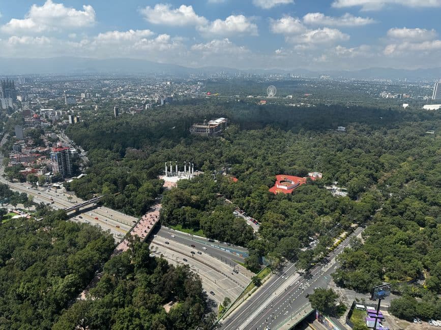 Vista aérea de un gran parque urbano, en el chat de Chapultepec