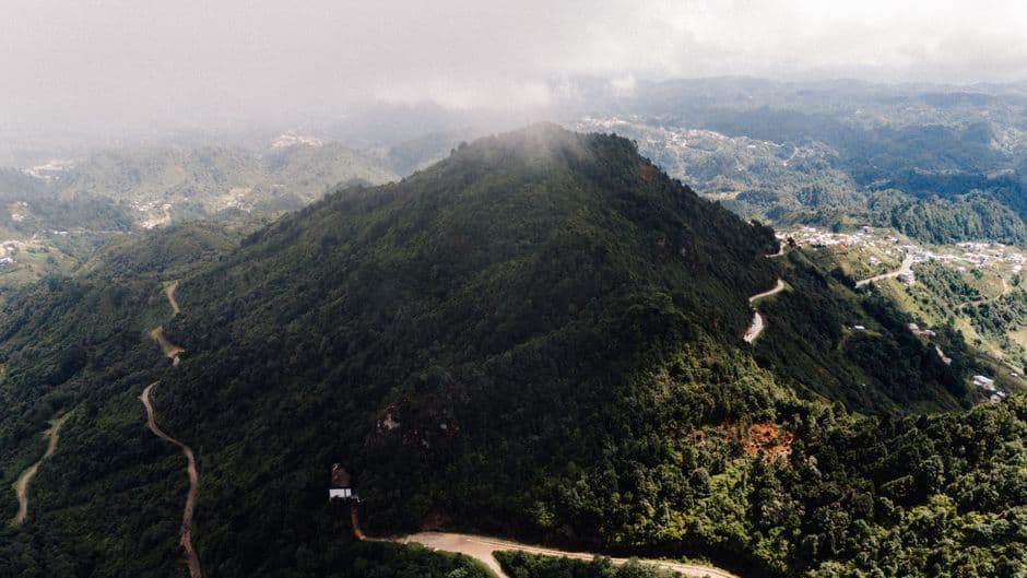 Vista aérea de una montaña frondosa en Chiapas, en el chat de Jaltenango de la Paz
