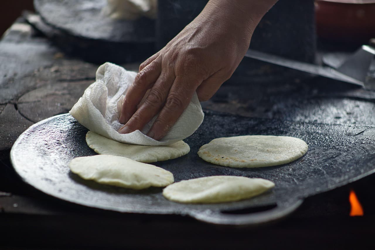Tortillas en una cocina de Costa Rica, en el chat de Venecia