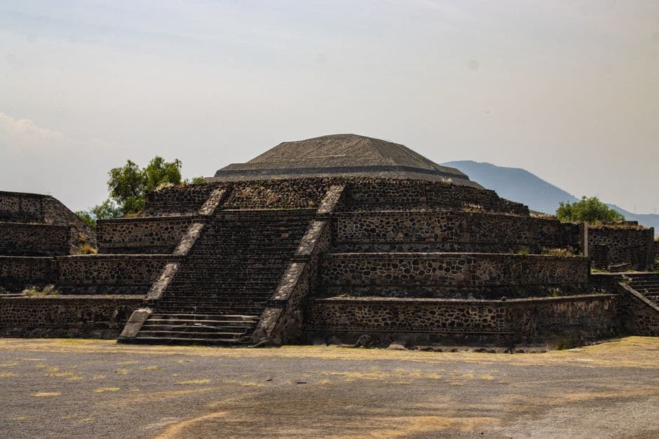 Pirámide antigua en la Ciudadela, en la sala de chat de Chimalhuacán