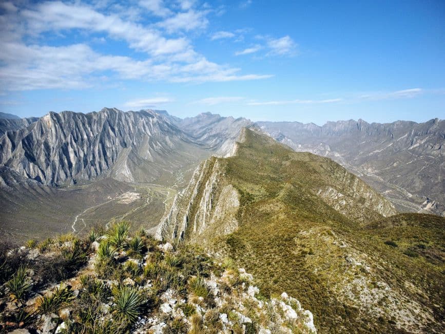 Paisaje de montañas rocosas, en el chat de Honduras de la Sierra