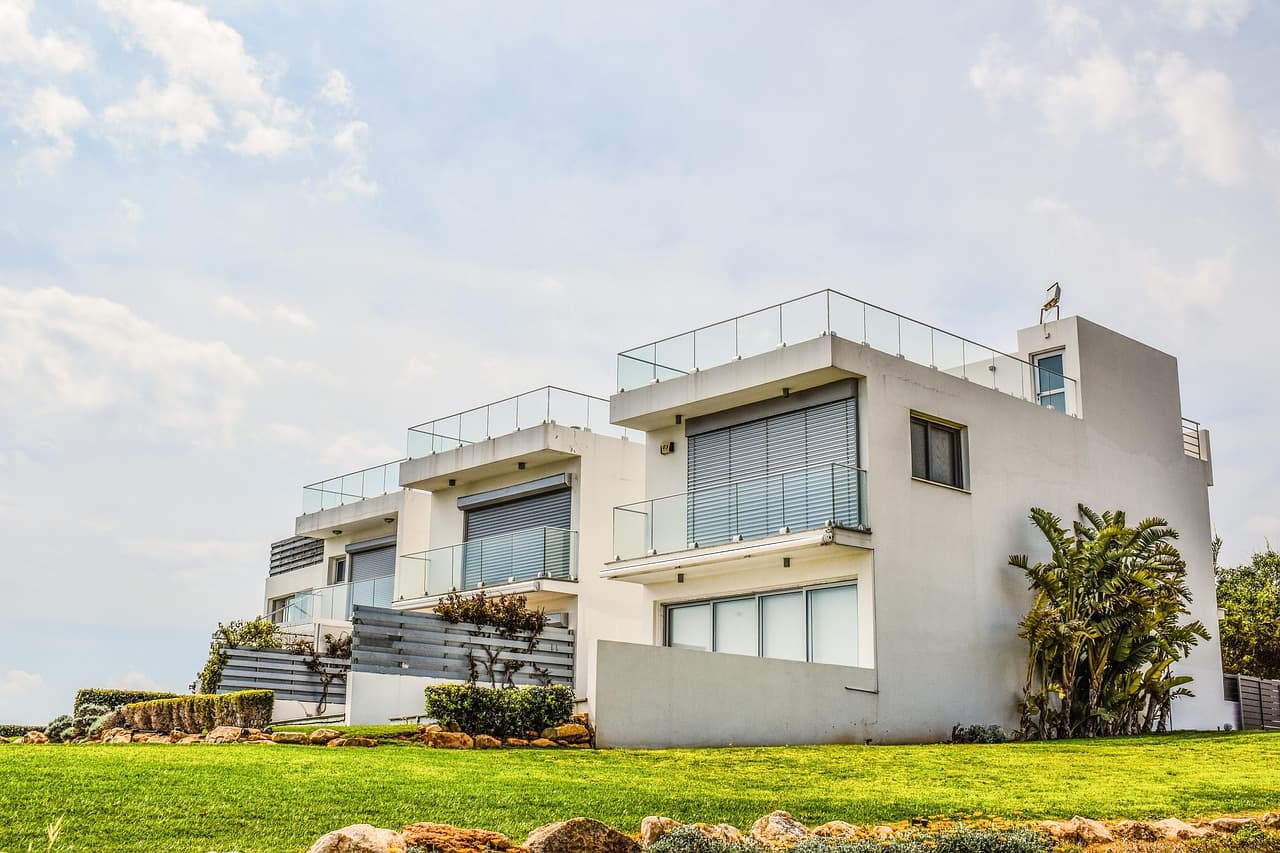 Fachada de una casa residencial, en el chat de Villa Purificación