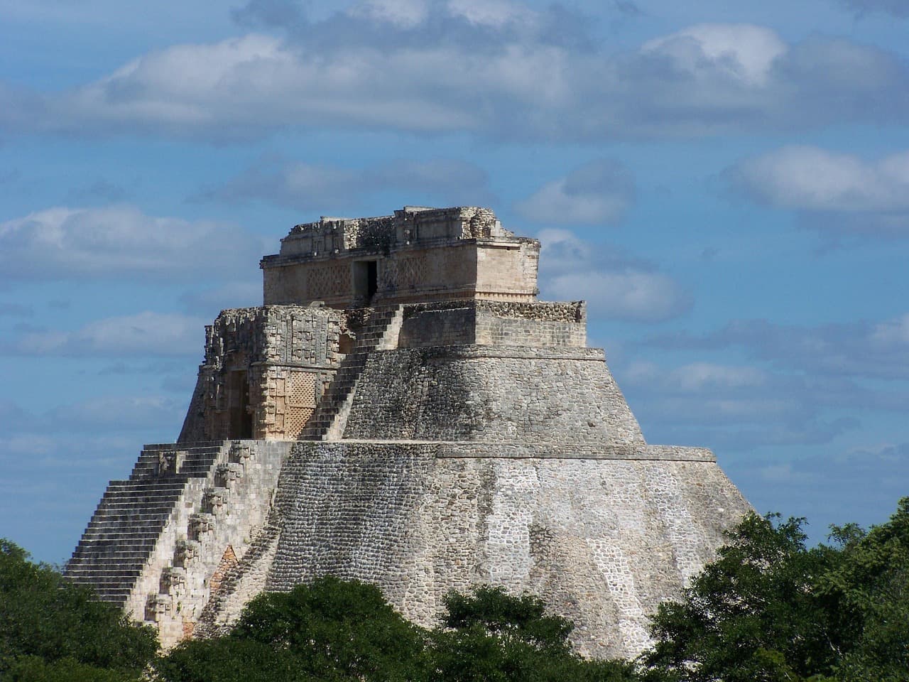 Pirámide de un templo maya en Yucatán, en el chat de Conkal