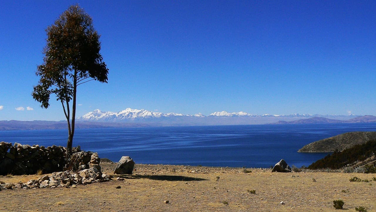 Playa y mar bajo el cielo de Bolivia, en el chat de Santa Rosa