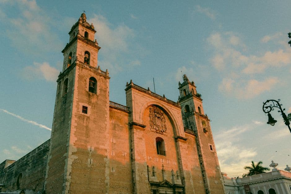 Fachada de la catedral de Mérida, en la sala de chat de Mérida