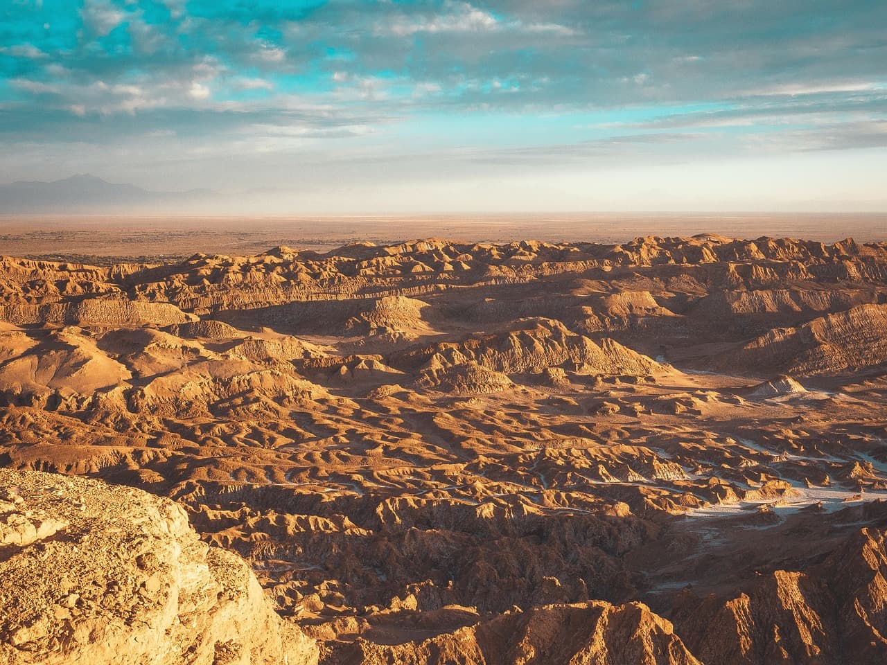 Un desierto al atardecer con formaciones rocosas, en el chat de Valle de Chalco Solidaridad