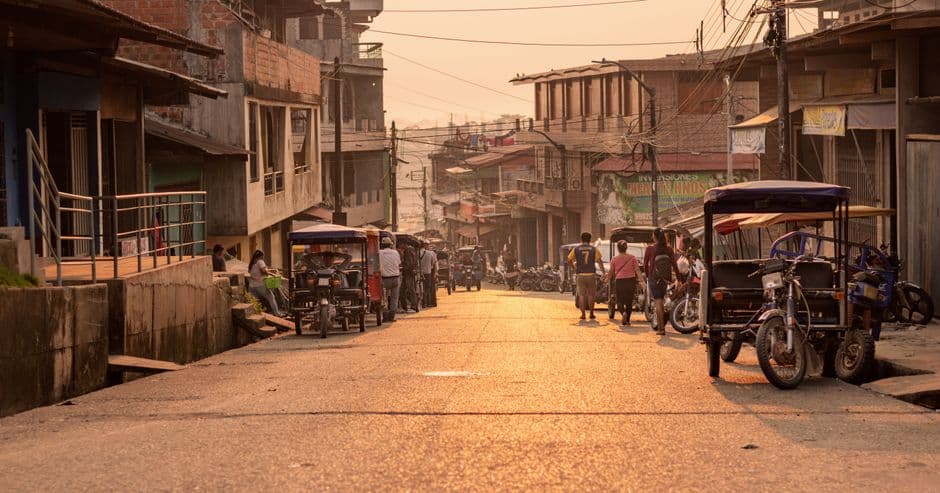 Mototaxis en una calle, en el chat de Reitoca
