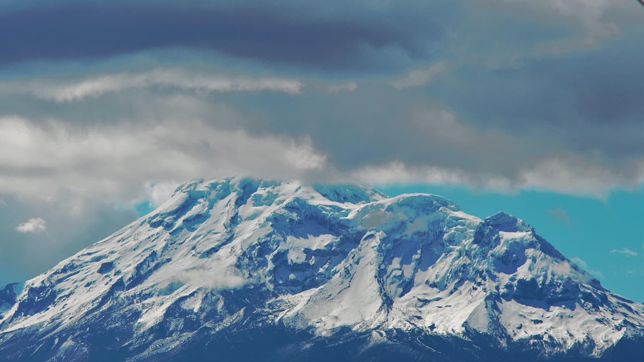 Volcán nevado Chimborazo en Ecuador, en el chat de Chunchi