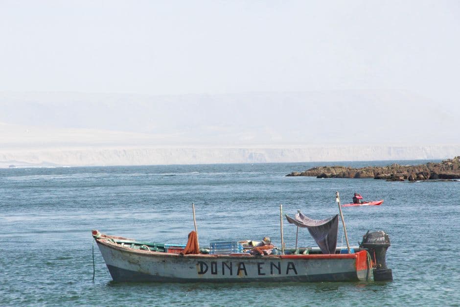 Barco de pesca navegando en el mar, en el chat de Chontalí