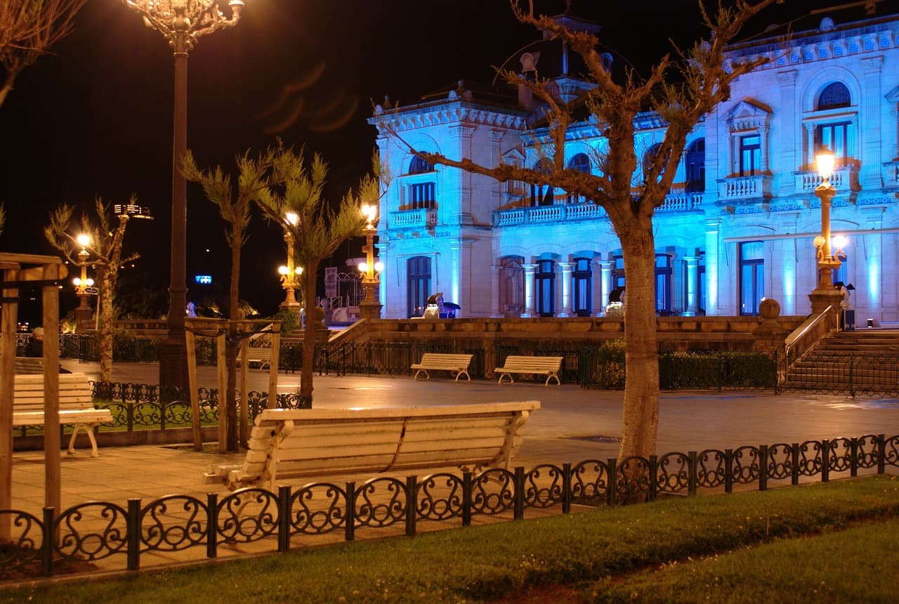 Edificio del ayuntamiento de San Sebastián, en el chat de San Sebastián