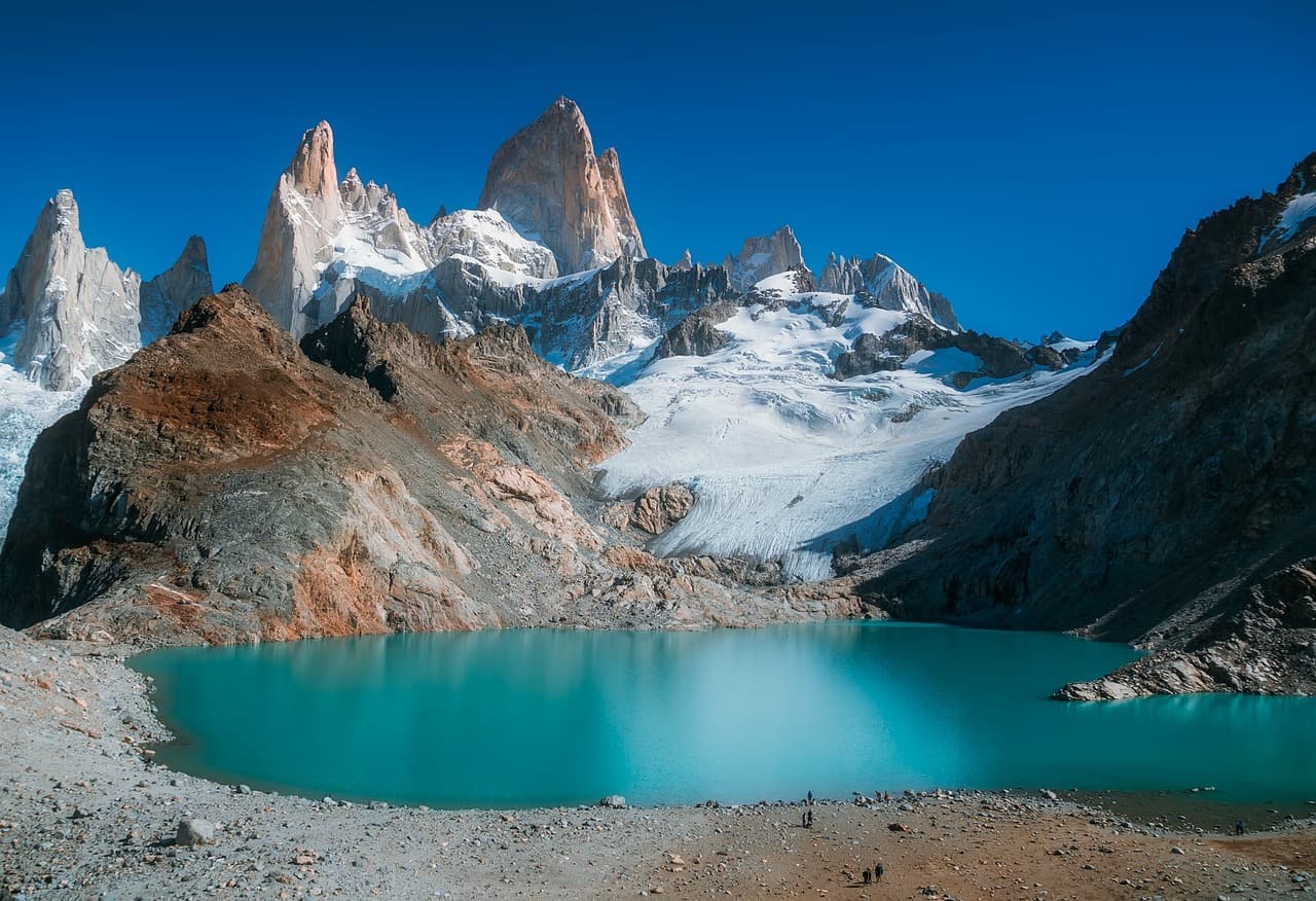 Monte Fitz Roy en la Patagonia argentina, en el chat de Lima (Buenos Aires)