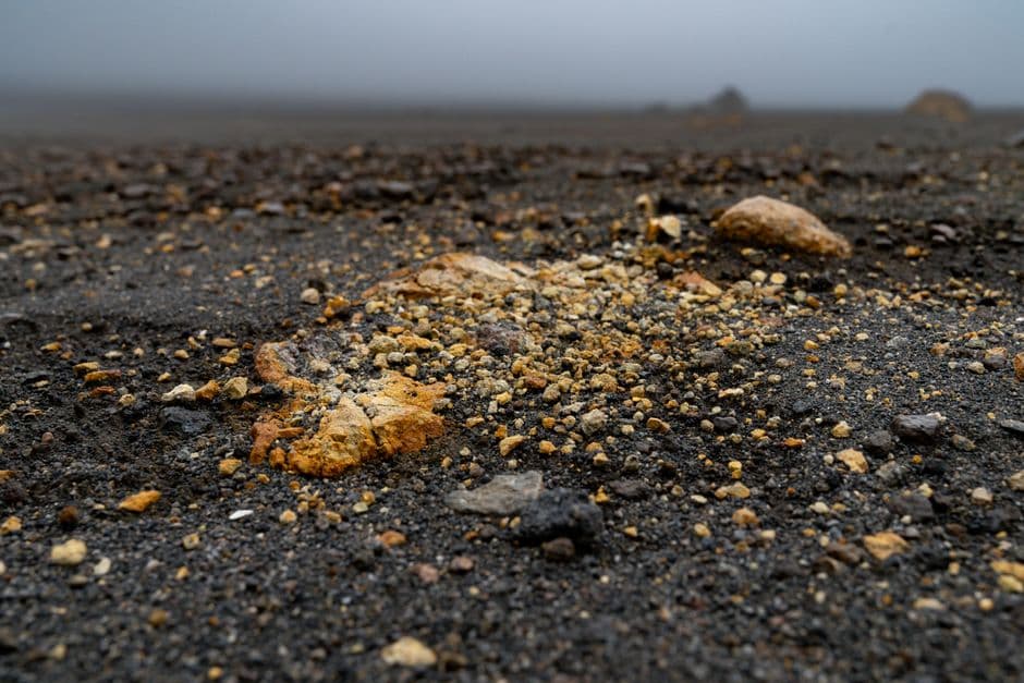 Suelo volcánico y rocas negras de Cartago, Costa Rica, en el chat de Piedras Negras
