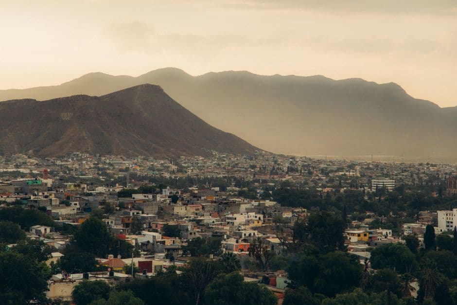 Vista aérea de ciudad en valle, en el chat de Nuevo Laredo