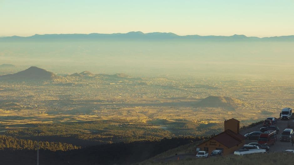 Smog sobre una ciudad en un valle, en la sala de chat de Fresnillo