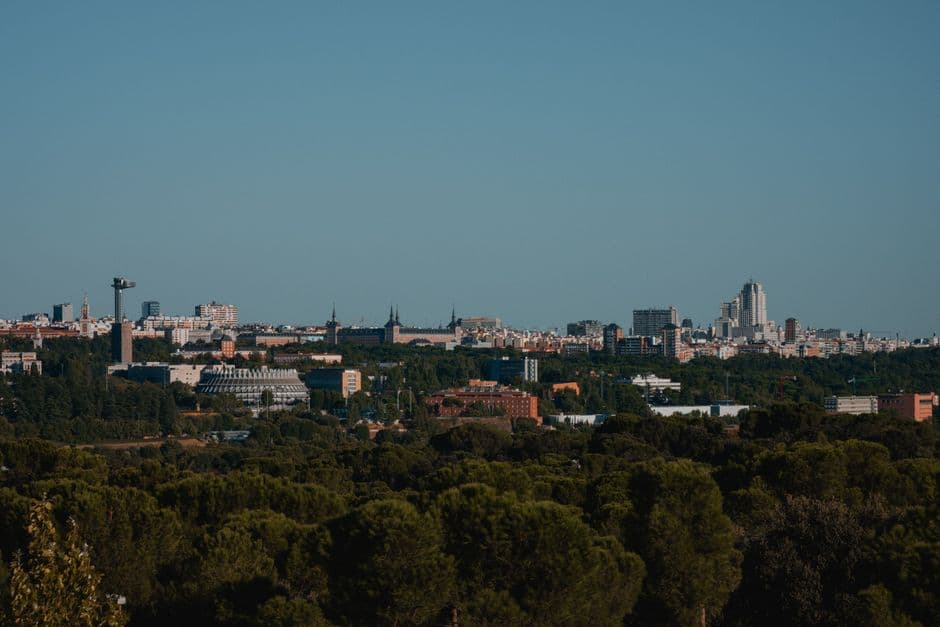 Panorámica de la ciudad de Madrid al día, en la sala de chat de Las Rozas de Madrid